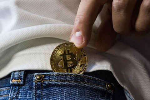 Bitcoin in Hosentasche stecken